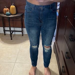 High-Waisted Jeans